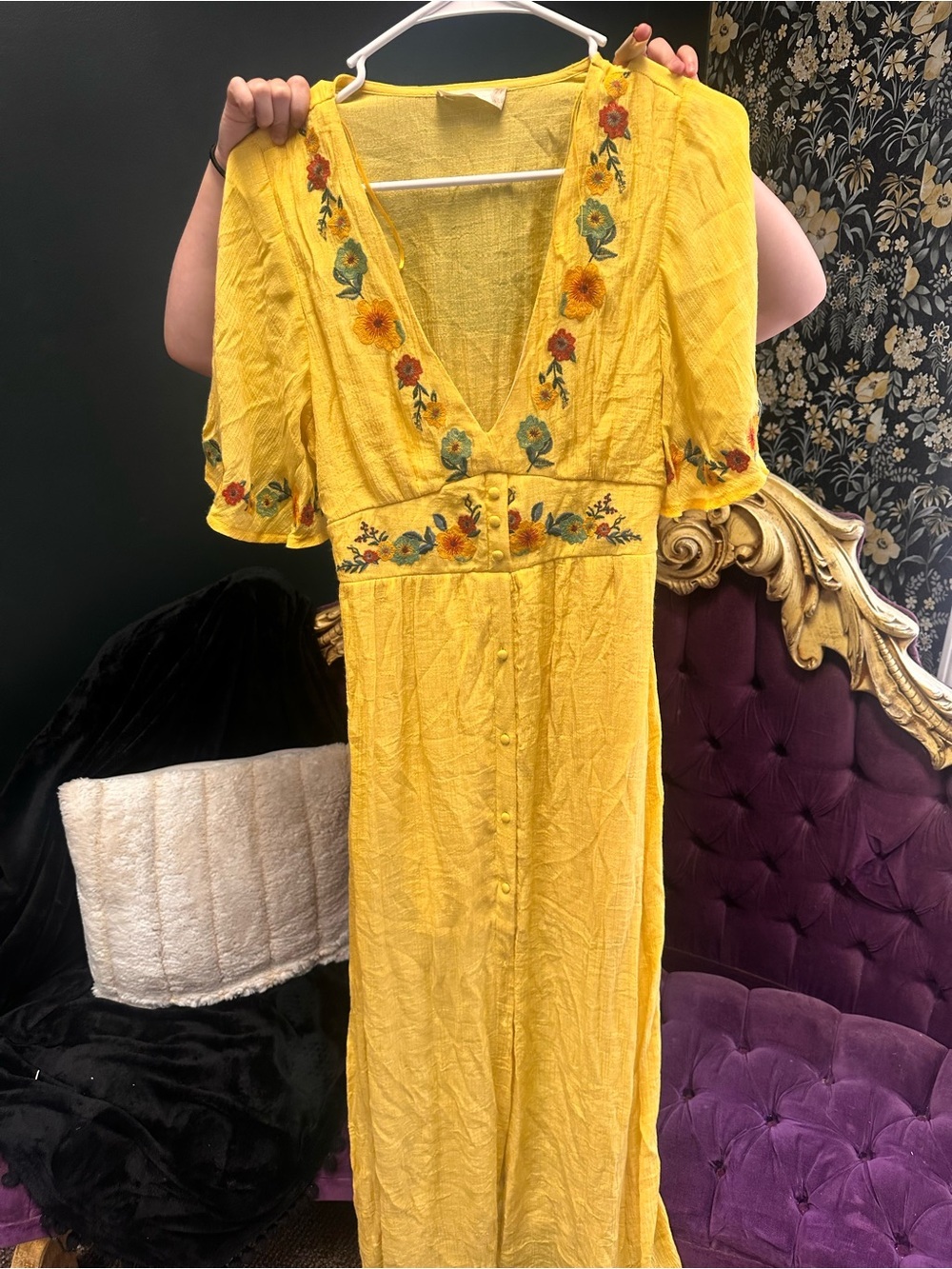 All that glitters Altar'd State Yellow Floral Embroidered Maxi Dress small